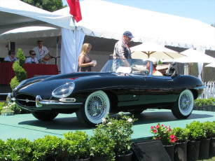 Картинка автомобили выставки уличные фото