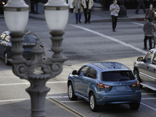 Картинка автомобили выставки уличные фото