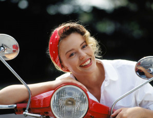 Картинка мотоциклы мото девушкой мотороллер kylie minogue