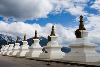 Картинка города памятники скульптуры арт объекты тибет