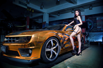Картинка автомобили авто девушками девушка автомобиль чулки гараж
