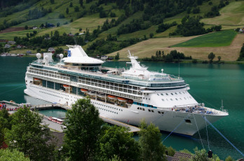 Картинка legend+of+the+seas корабли лайнеры круиз лайнер