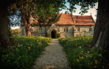 Картинка города -+католические+соборы +костелы +аббатства храм дорожка