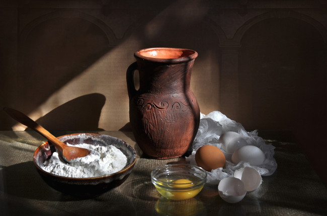 Обои картинки фото еда, разное, яйца, кувшин, мука