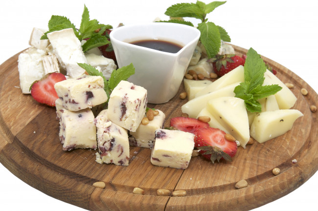 Обои картинки фото еда, сырные изделия, зелень, соус, сыр