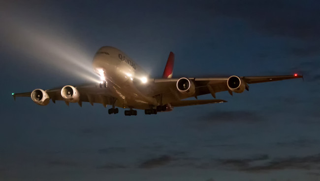 Обои картинки фото airbus a380-842, авиация, пассажирские самолёты, авиалайнер