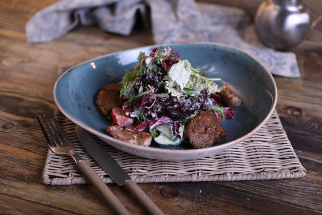 Обои картинки фото еда, салаты,  закуски, салат, закуска, зелень, мясо