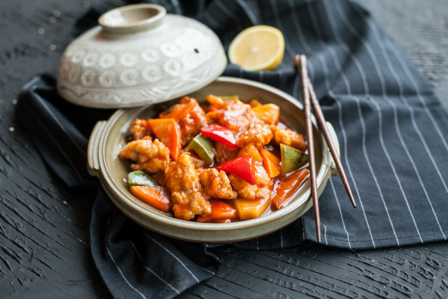 Обои картинки фото еда, вторые блюда, перец, овощи, соус