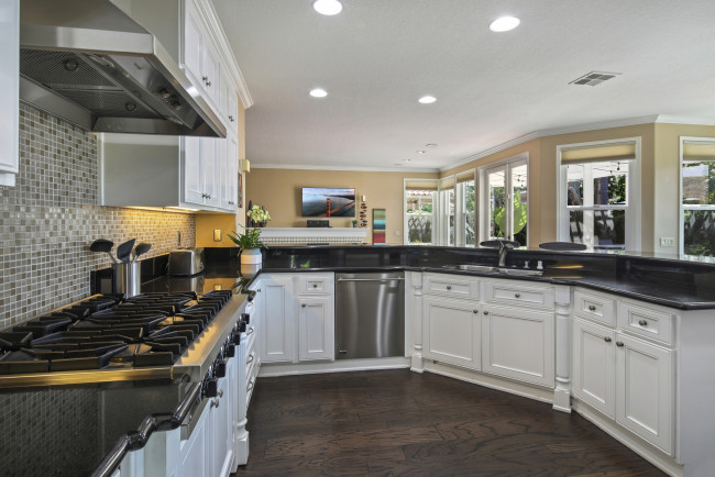 Обои картинки фото интерьер, кухня, светильники, стулья, мебель, fruit, lamps, chairs, furniture, kitchen, фрукты