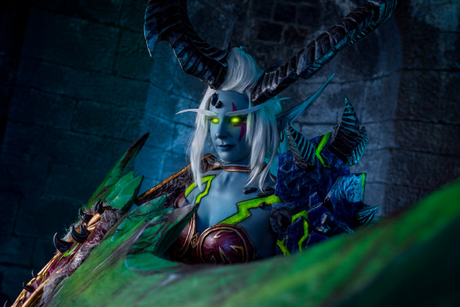 Обои картинки фото разное, cosplay , косплей, существо, девушка, рога, оружие, inaste