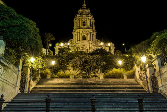 Обои картинки фото италия, города, - огни ночного города, здание, ступени, фонари, ночь, деревья