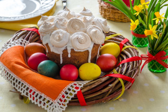 Картинка праздничные пасха декор кулич ветки нарциссы крашенки