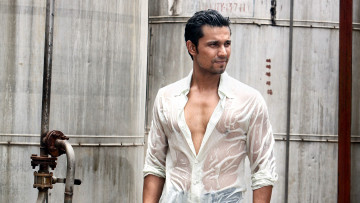 Картинка мужчины -+unsort рубашка мокрая