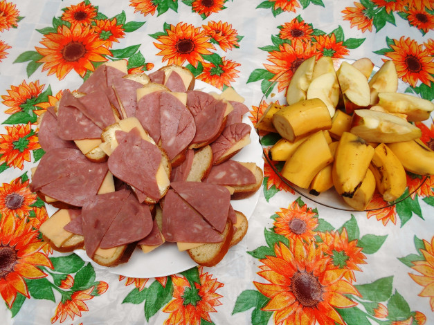 Обои картинки фото еда, бутерброды,  гамбургеры,  канапе, бананы, яблоки, сыр, хлеб, колбаса