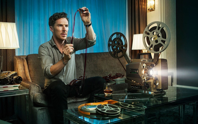 Обои картинки фото мужчины, benedict cumberbatch, кинопроектор