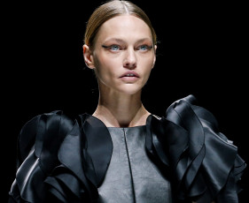 Картинка девушки саша+пивоварова модель блондинка наряд подиум