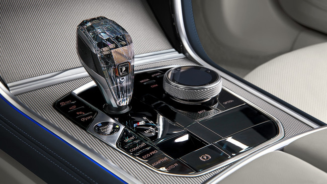 Обои картинки фото 2020 bmw 8 series m850i xdrive gran coupe, автомобили, интерьеры, интерьер, 2020, bmw, 8, series, m850i, xdrive, gran, coupe, рычаг, скоростей, салон