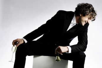 Картинка музыка goran bregovic композитор певец бокал