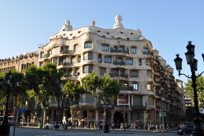 Обои картинки фото casa, mila, barcelona, 8203, spain, города, барселона, испания, la, pedrera, antoni, gaudi