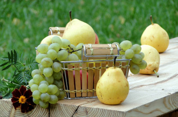 Картинка еда фрукты ягоды груши виноград