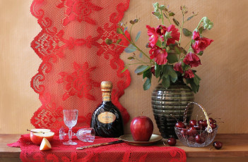 Картинка еда натюрморт красный вишни яблоко бокалы мальвы бутылка