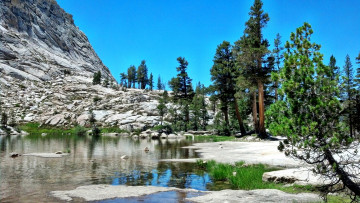 Картинка природа реки озера река горы скалы камни деревья