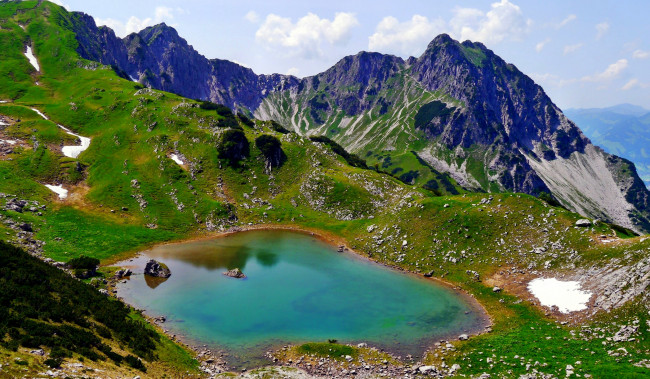 Обои картинки фото природа, реки, озера, трава, озеро, котловина, пики, скалы, горы