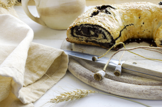 Обои картинки фото еда, пирожные, кексы, печенье, мак, штрудель, колосок