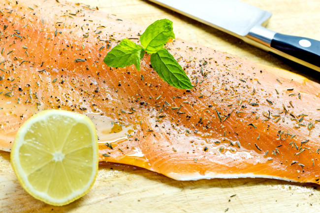 Обои картинки фото еда, рыба, морепродукты, суши, роллы, семга, лимон