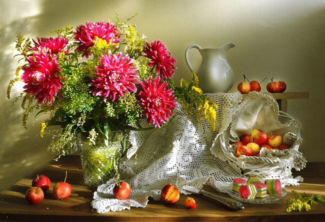 Обои картинки фото еда, натюрморт, георгины, мармелад, яблоки