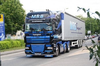 Картинка автомобили daf+ выставка улица тягач седельный грузовик тяжелый