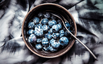 Картинка еда голубика +черника фон ложка ягоды черника миска