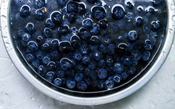 Картинка еда голубика +черника миска черника вода ягоды