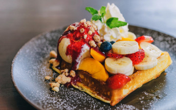 Картинка еда мороженое +десерты сливки десерт клубника бананы лакомство взбитые