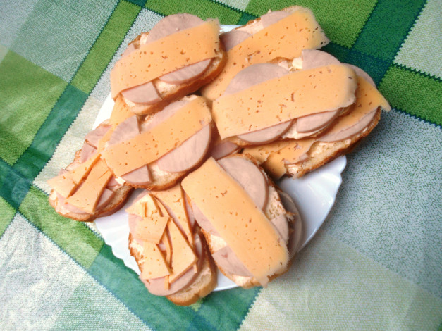 Обои картинки фото еда, бутерброды,  гамбургеры,  канапе, сыр, хлеб, колбаса