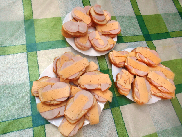 Обои картинки фото еда, бутерброды,  гамбургеры,  канапе, сыр, колбаса, хлеб