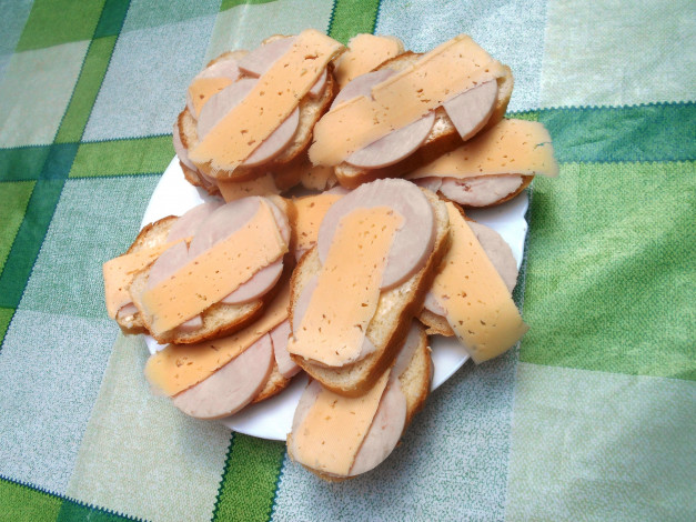 Обои картинки фото еда, бутерброды,  гамбургеры,  канапе, сыр, колбаса, хлеб