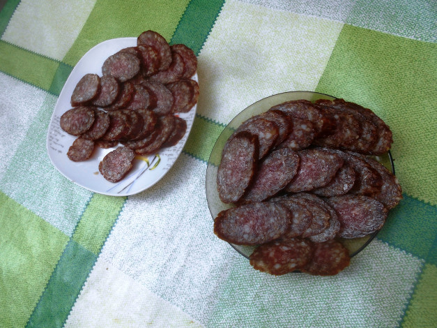 Обои картинки фото еда, колбасные изделия, колбаса