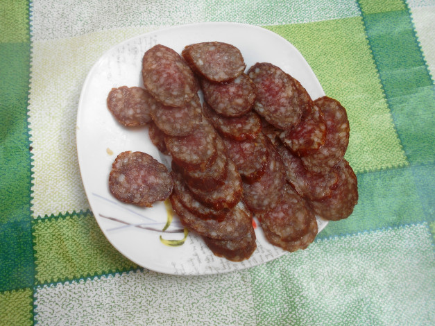 Обои картинки фото еда, колбасные изделия, колбаса