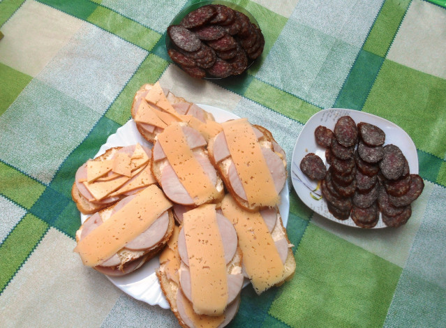 Обои картинки фото еда, бутерброды,  гамбургеры,  канапе, колбаса, сыр, хлеб