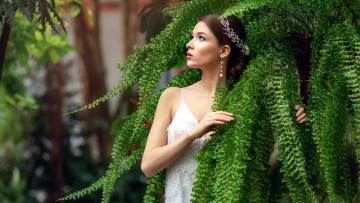 Картинка девушки -+брюнетки +шатенки серьги украшение папоротник