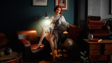 Картинка девушки -+рыжеволосые+и+разноцветные рыженькая поза мебель anna sitkina