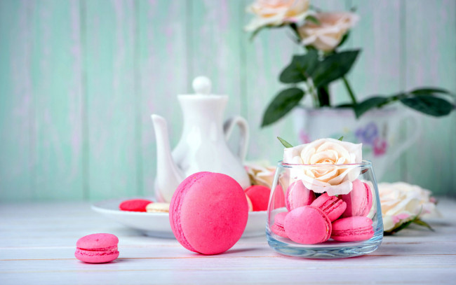 Обои картинки фото еда, макаруны, лакомство, печенье, розы