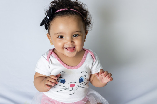 Обои картинки фото разное, дети, девочка, бант, радость