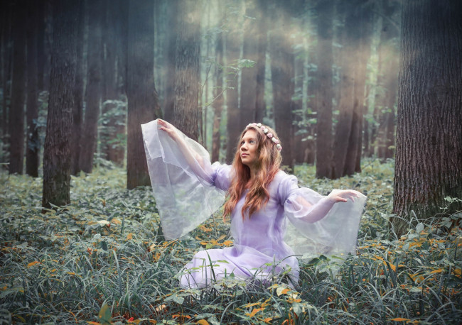 Обои картинки фото девушки, - блондинки,  светловолосые, блондинка, платье, венок, лес