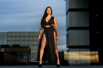 Картинка красотка девушки -+брюнетки +шатенки девушка женщина брюнетка темноволосая сексуальная модель звезда позирует разная обувь верхняя стильная одежда нижнее эротическое бельё трусы лифчик колготки чулки аксессуары макияж и множество элементов на фотографии