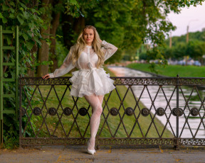 Картинка сексуальная+девушка девушки -+блондинки +светловолосые девушка женщина блондинка светловолосая сексуальная модель звезда позирует разная обувь верхняя стильная одежда нижнее эротическое бельё трусы лифчик колготки чулки аксессуары макияж и множество элементов на фотографии