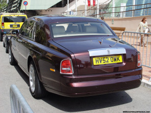 Картинка автомобили выставки уличные фото