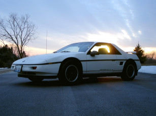 Картинка автомобили выставки уличные фото