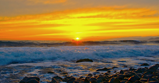 Обои картинки фото природа, восходы, закаты, прибой, волна, солнце, судно, рассвет, корабль